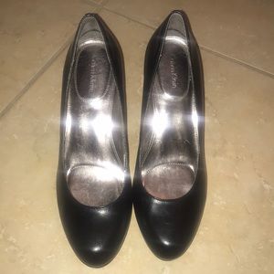 Calvin Klein leather pumps